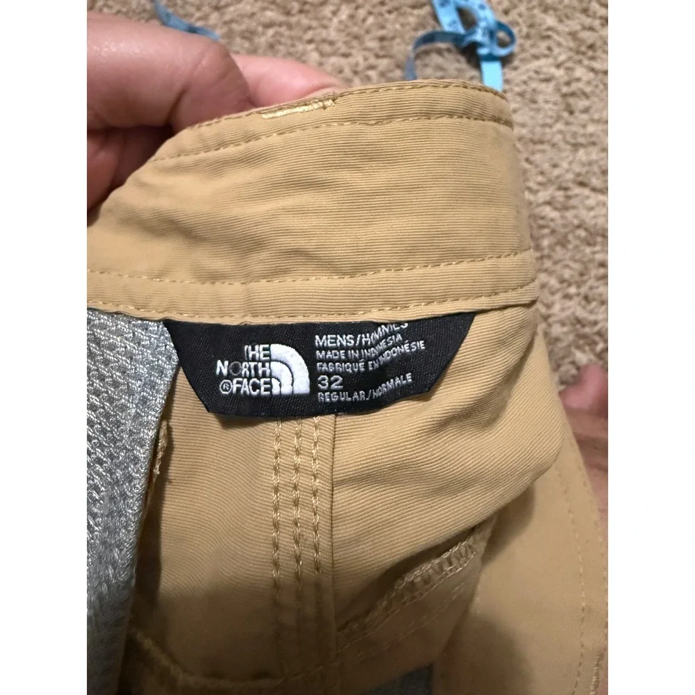 The North Face Mens Tan Nylon Hiking‎ CargoShorts Size 32 Regular DN 879323 BB18